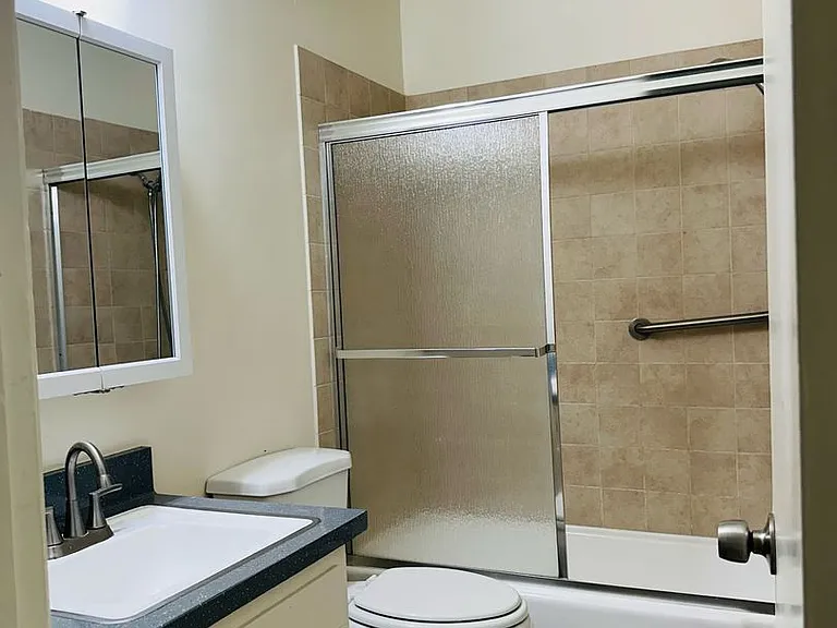 Maison De Michelle Apartments — Photo 21