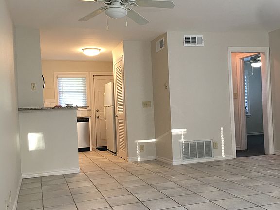 4th image of 1430 E 38th Pl Unit D