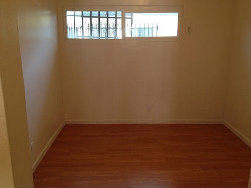 4th image of 1336 1/2 W 94th St