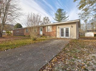 37 Chestnut St, Stanton, KY 40380