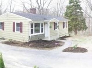 2 Barry Dr, Gales Ferry, CT 06335