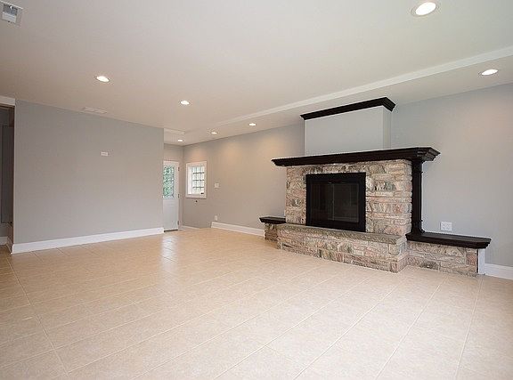 3rd image of 2720 Louis St