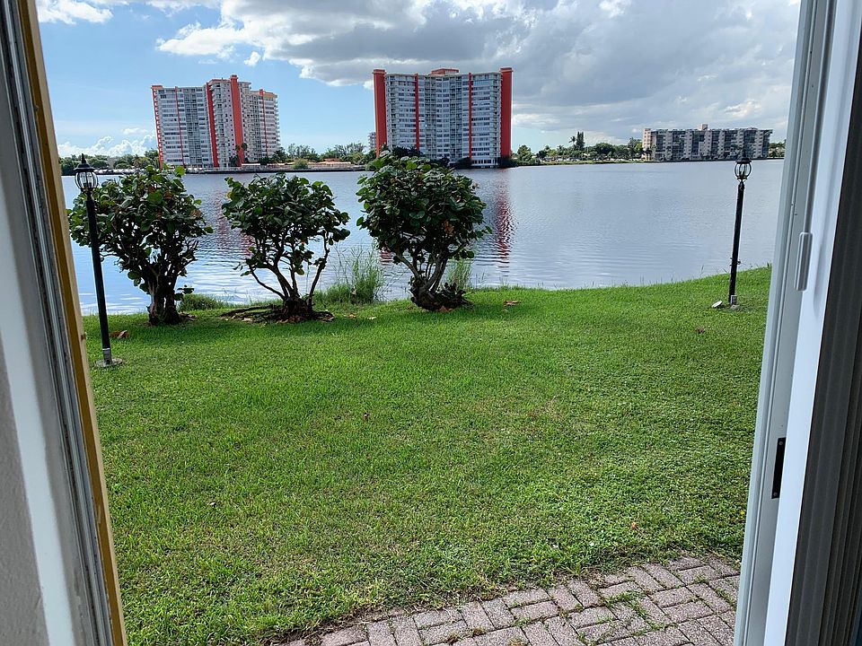 1st image of 1302 NE 191st St APT 118