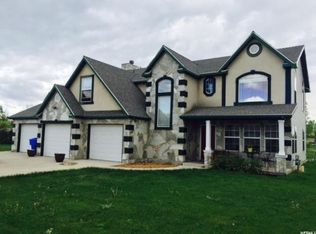 3291 N Pelican Dr, Farr West, UT 84404