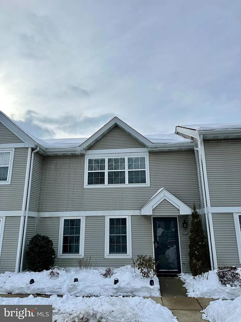 132 Laurel Ct photo 1