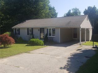 5 Sutton St, Smithfield, RI 02828