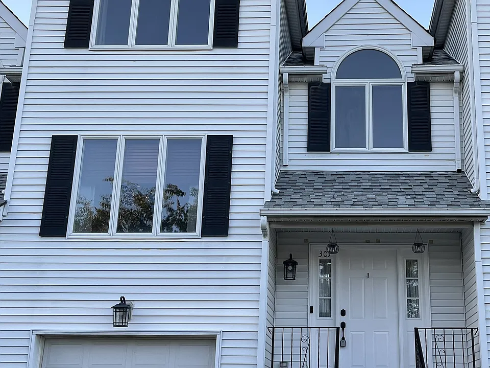 307 W High St