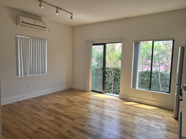 807 N Madison Ave #2 — Photo 3