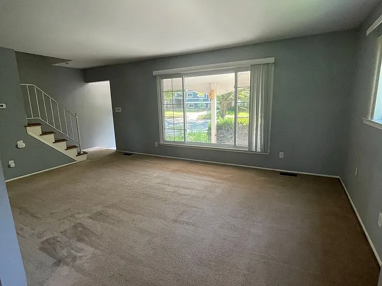 2163 Yorktown Dr — Photo 5