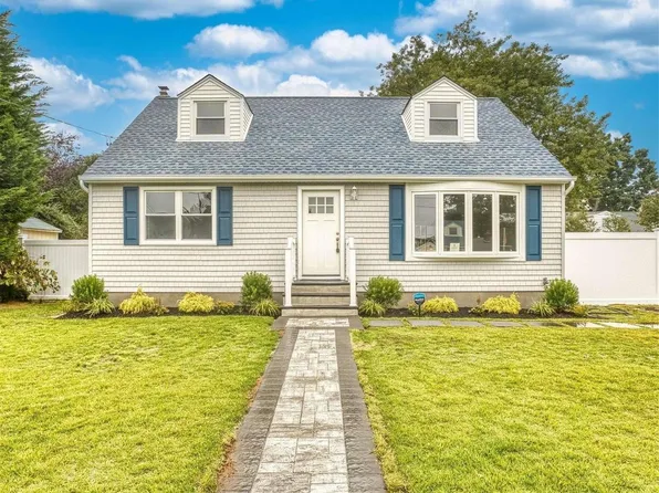 117 Brookes Road, North Babylon, NY 11703