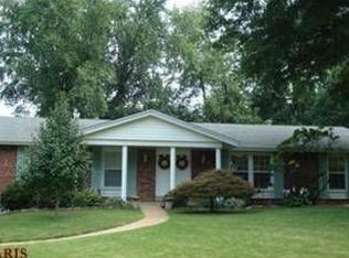 460 Hill Trail Dr, Ballwin, MO 63011