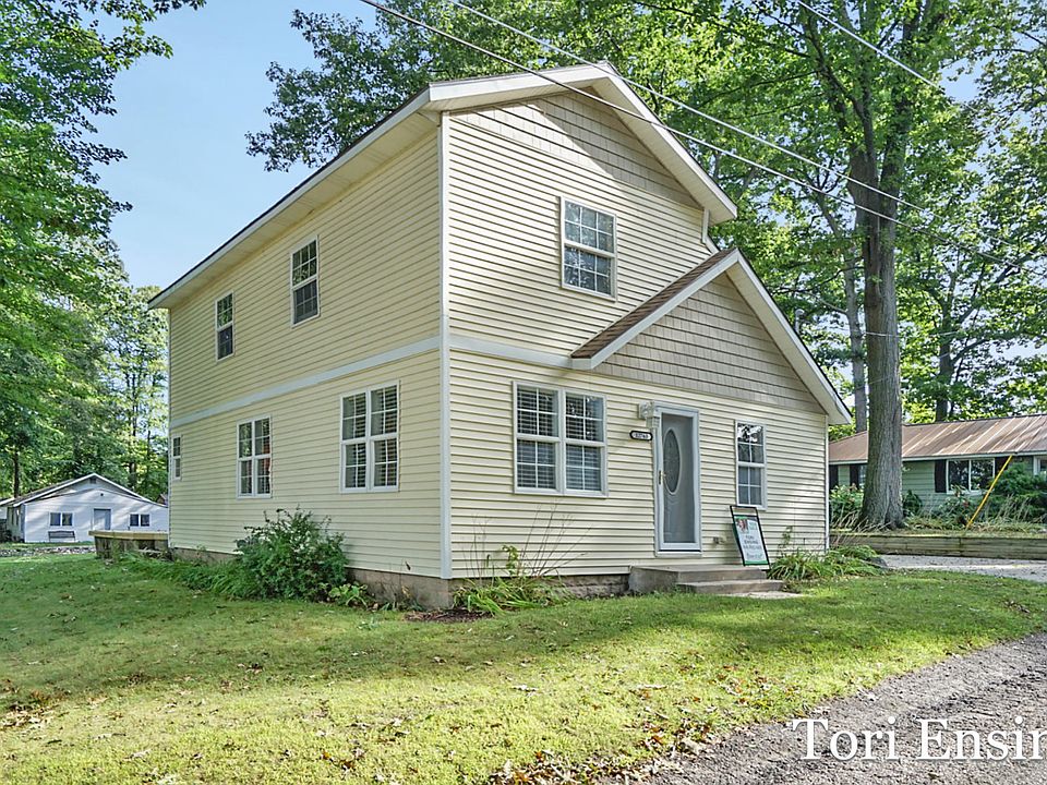 1st image of 12763 Gillman St NE