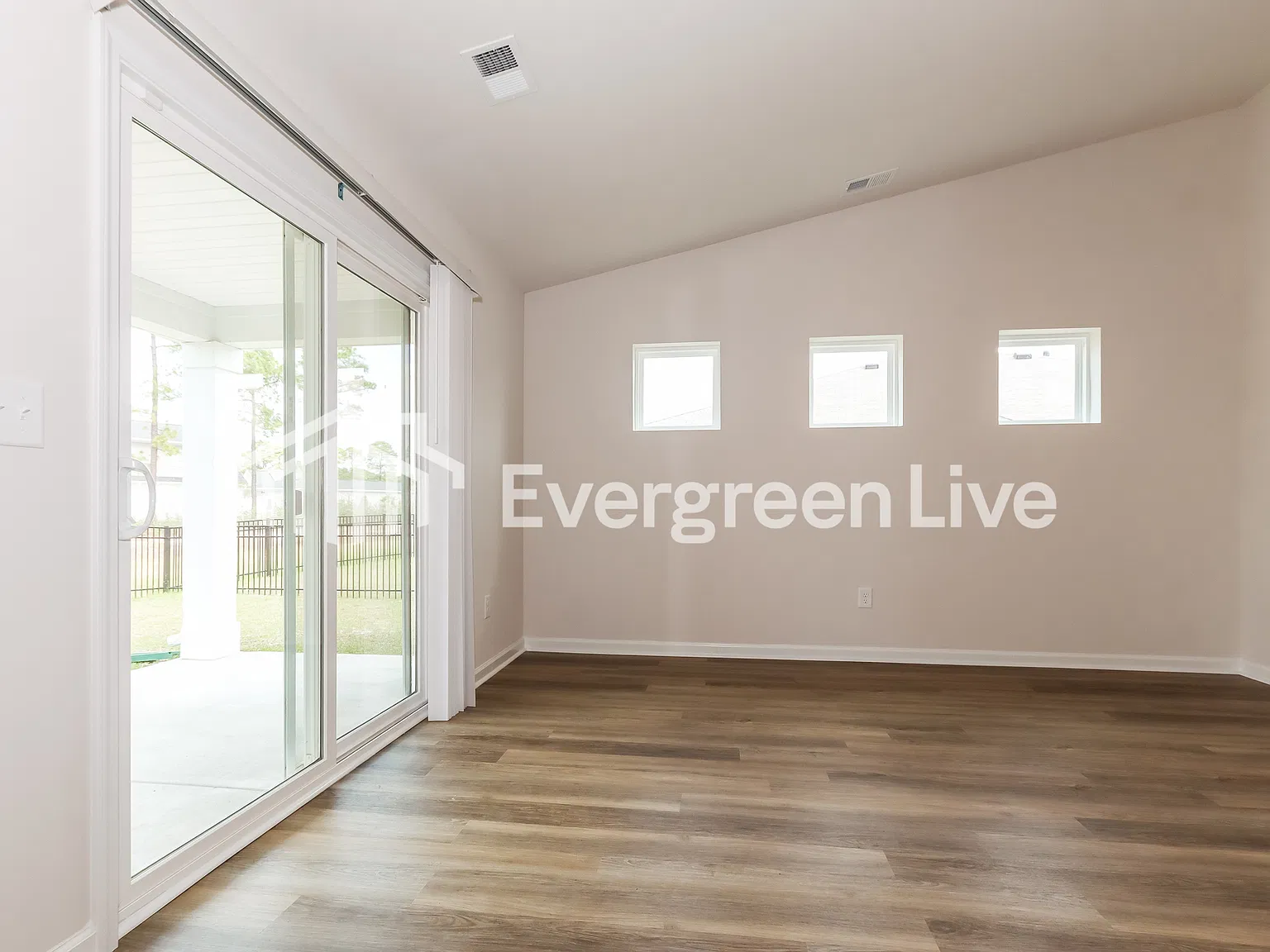 3 bed, 2.0 bath, 1397 sqft, $1,695 — Photo 2