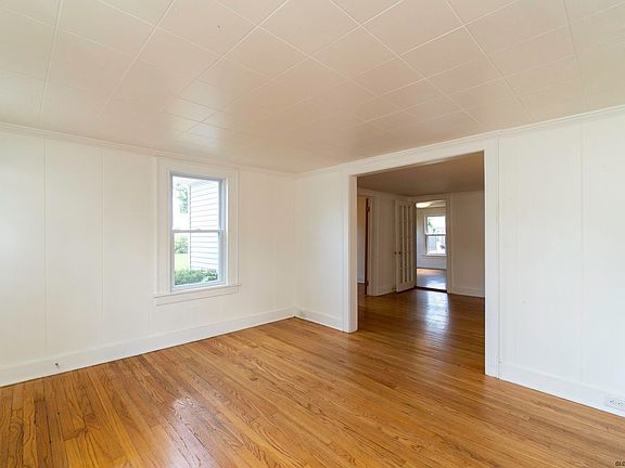 3rd image of 18 Washington Ave