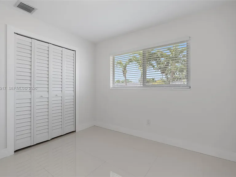 10501 SW 53rd St — Photo 24