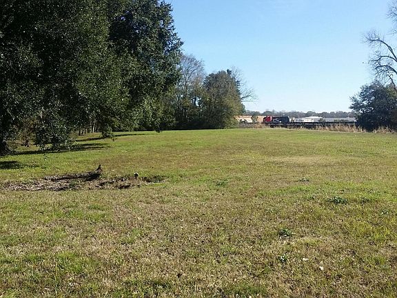 4th image of 300 Winsor Dr