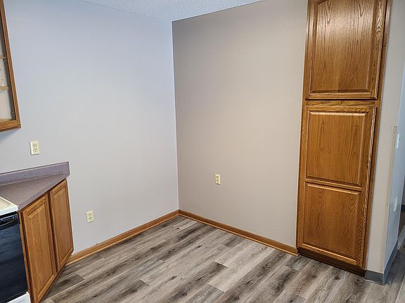 4th image of 425 Prairie St W #108