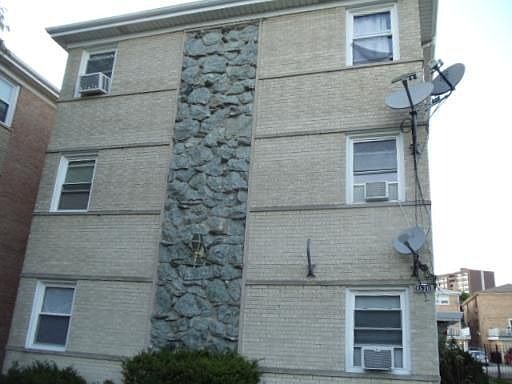 1st image of 8626 W Berwyn Ave Unit 1N
