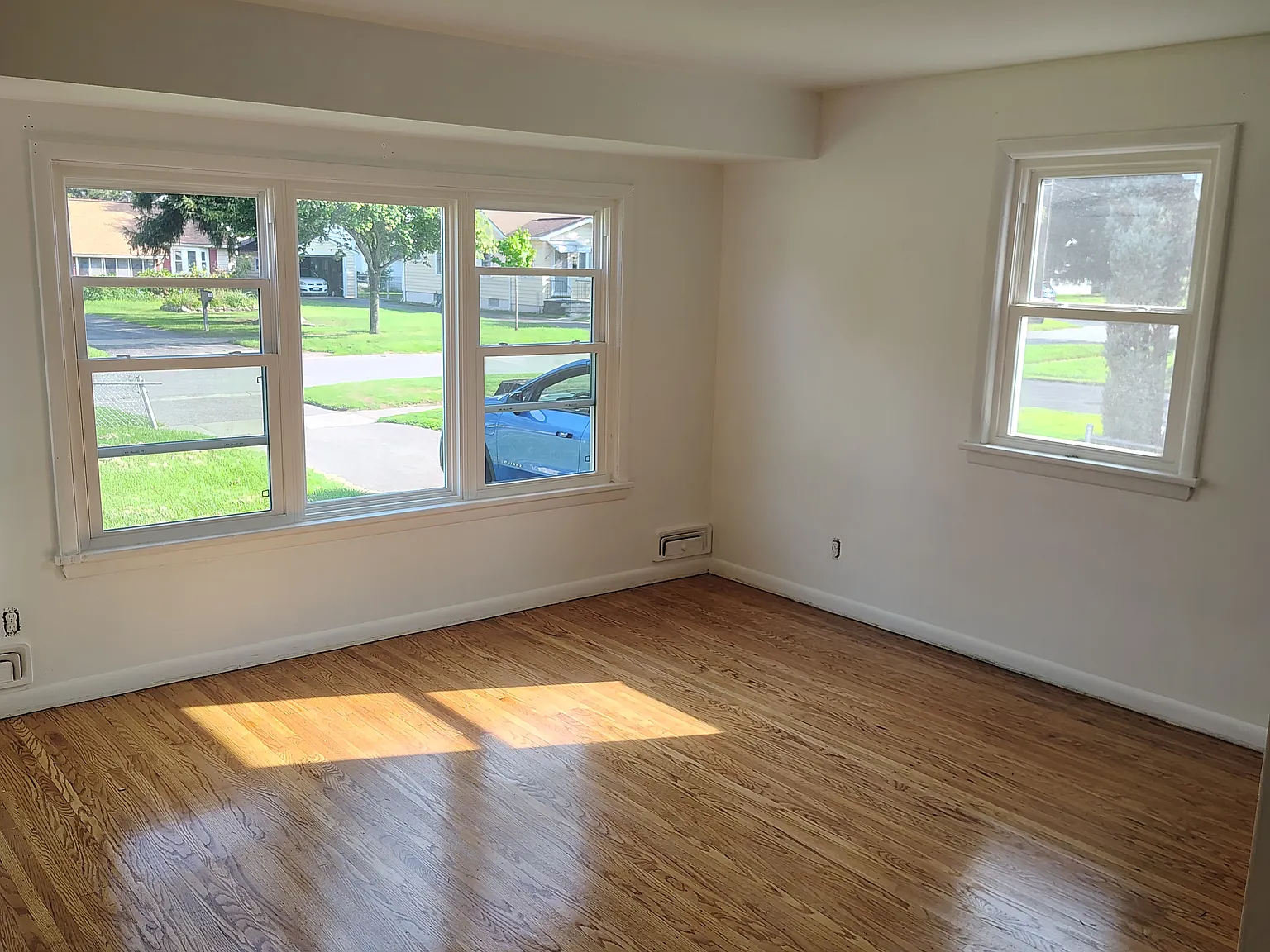 3 bed, 1.5 bath, 1344 sqft, $1,900 — Photo 3