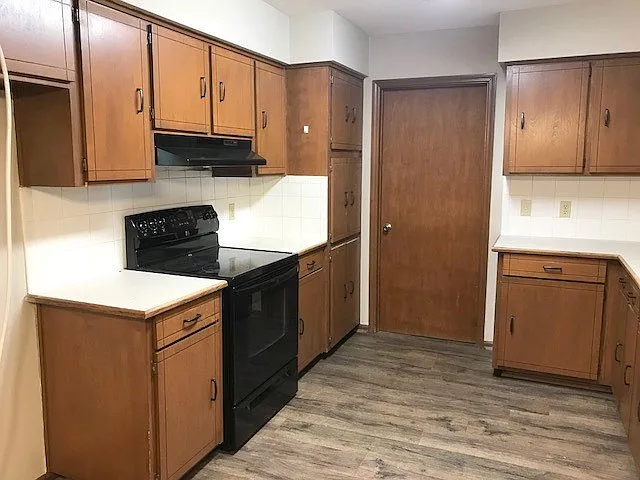 1915 Coventry Dr — Photo 11