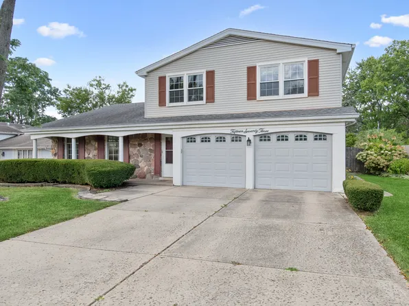 1573 Chippewa Dr, Naperville, IL 60563