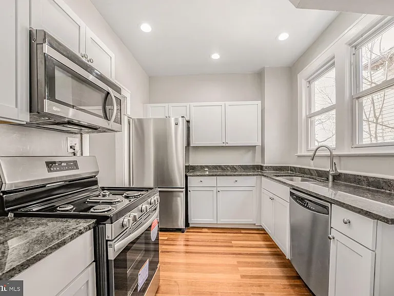 3216 22nd St NE — Photo 10