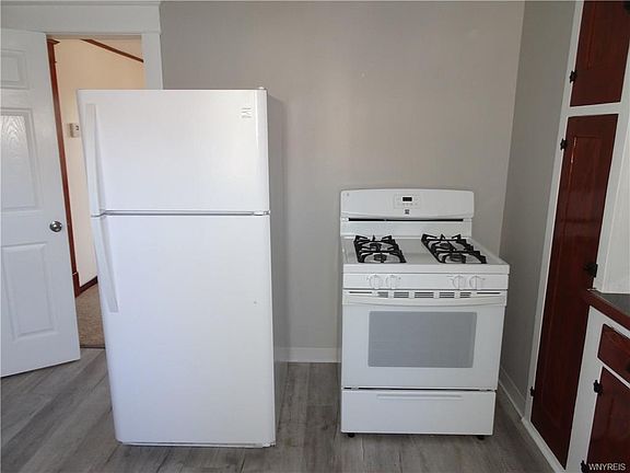 5th image of 3352 Genesee St