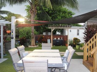 391 Commodore Dr, Plantation, FL 33325