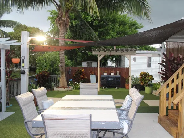 391 Commodore Dr, Plantation, FL 33325
