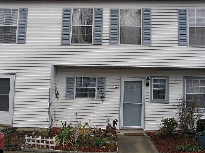 1st image of 318 Gaylor Ln