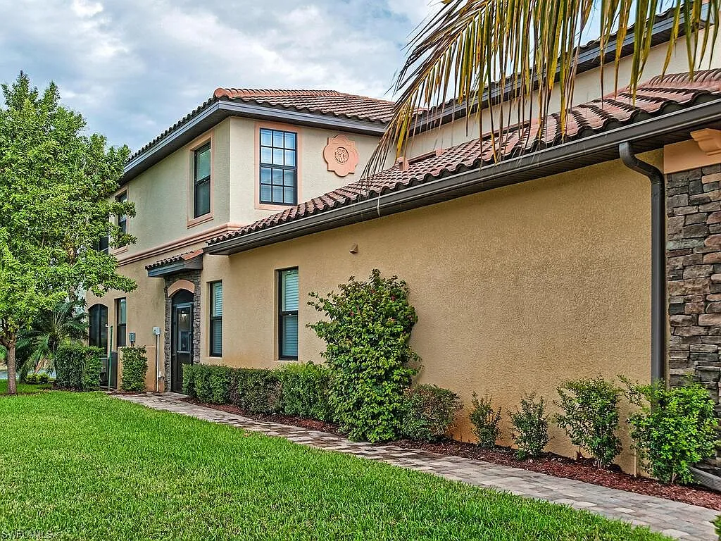 3 bed, 2.0 bath, 1741 sqft, $9,500 — Photo 3