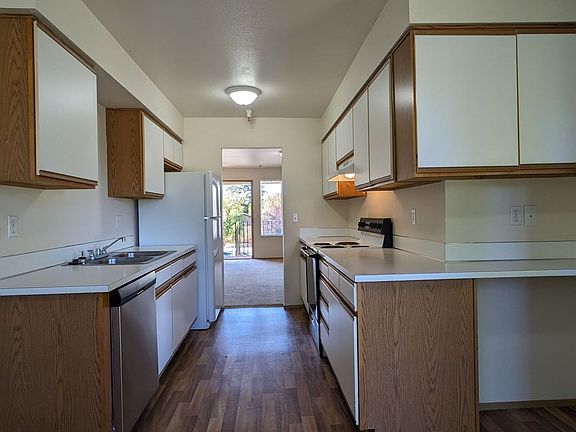 2nd image of 1765 SW Tamarack St APT 12