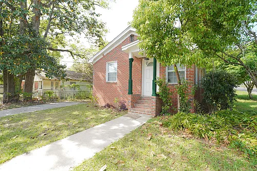 702 Nassau St Photo 1