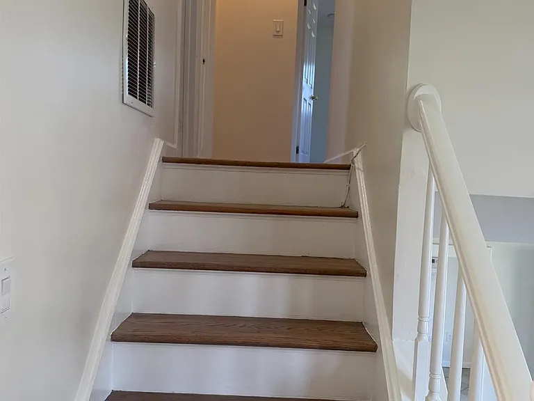13 Oakwood Dr — Photo 35