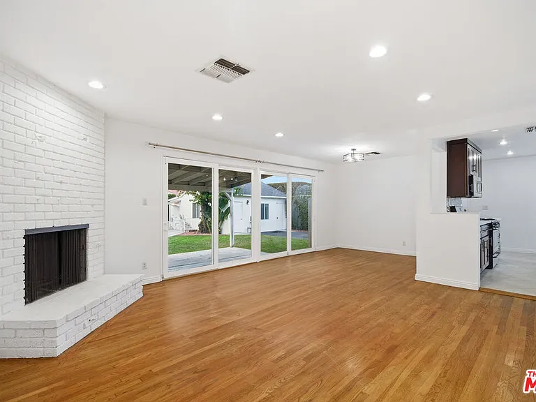 12811 Cumpston St — Photo 5