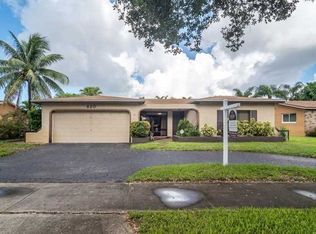 620 N Douglas Rd, Pembroke Pines, FL 33024