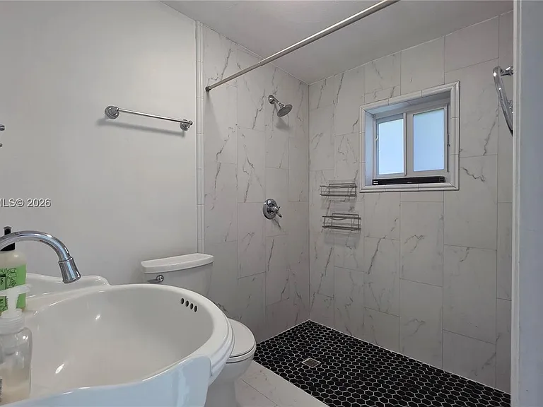 3325 S Lake Dr — Photo 6