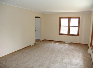 2323 Glenbrook Dr, Des Moines, IA 50316