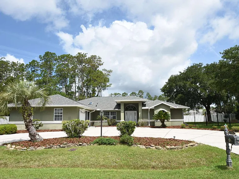 33 Poinsettia Ln — Photo 1