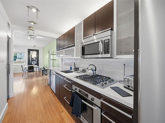 3rd image of 7207 Bay Dr #21