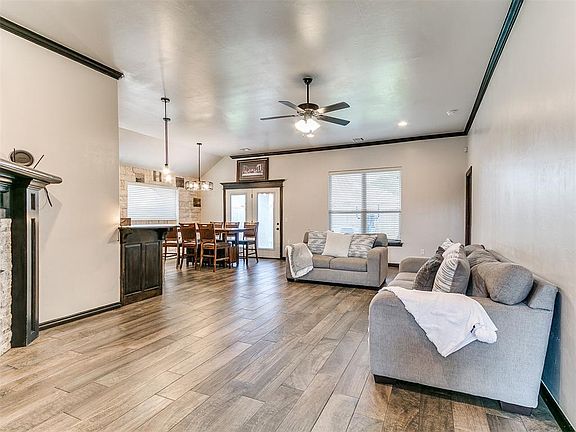 4th image of 10056 SW 22nd St