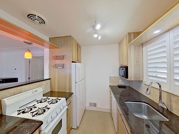 3rd image of 245 S Pennsylvania St APT 6