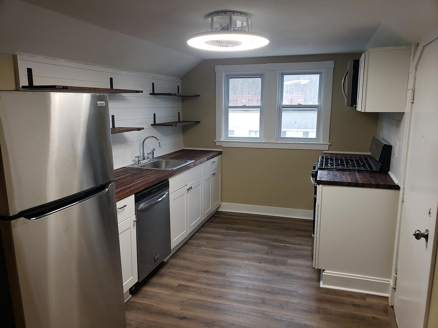 244 N Main St 3, Ansonia, CT 06401 Zillow