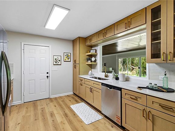 4th image of 4661 Spring Ridge Dr