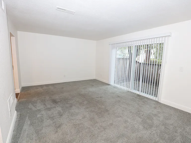 Cedarwood Apartments — Photo 22