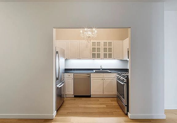 3rd image of 1 West St APT 2001