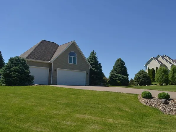 3490 Big Sky Dr, Muscatine, IA 52761