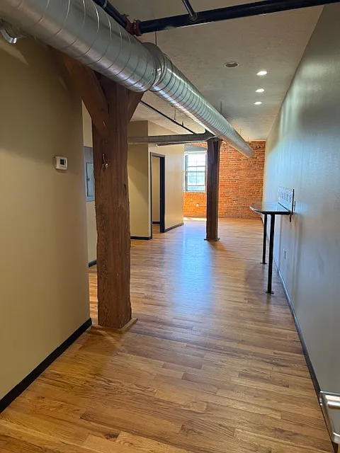 Building Photo - 317 S Elm St #320