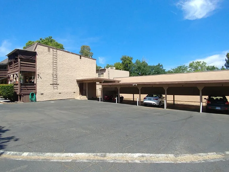 1435 Willis St — Photo 4