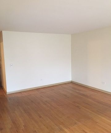 2nd image of 1122 Circle Ave APT 2